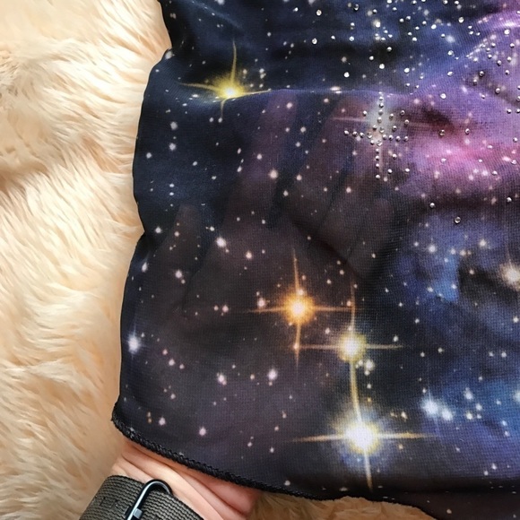 Delia's 'out of this world' top with rhinestones - Picture 3 of 4